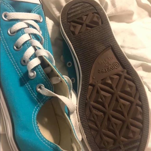 Converse shoes - Picture 3 of 3